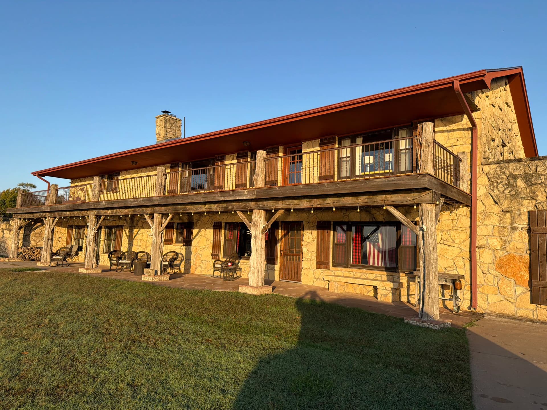 Gallery photos for Window Cleaning at a Stunning Lakefront Lodge: Image #1